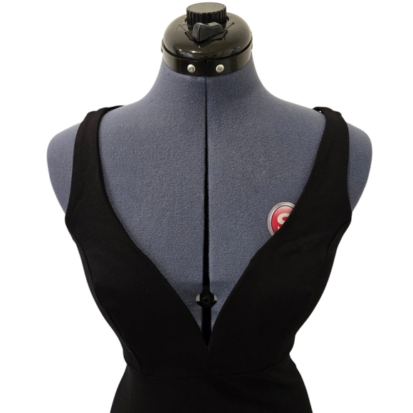 Lulu's Gracefully Yours sleeveless v-neck little black dress medium - Picture 5 of 11